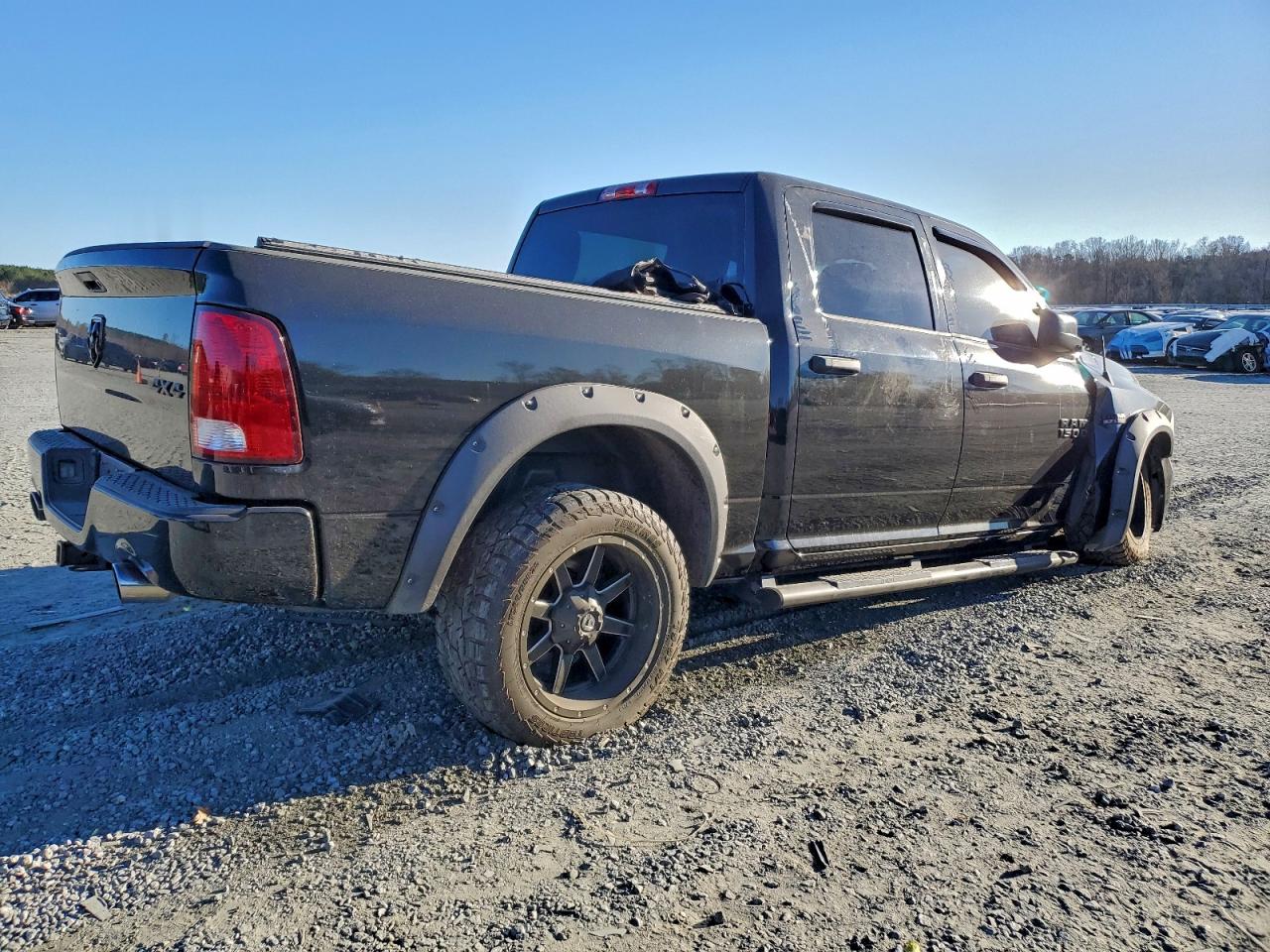 2017 RAM 1500 ST photo 3