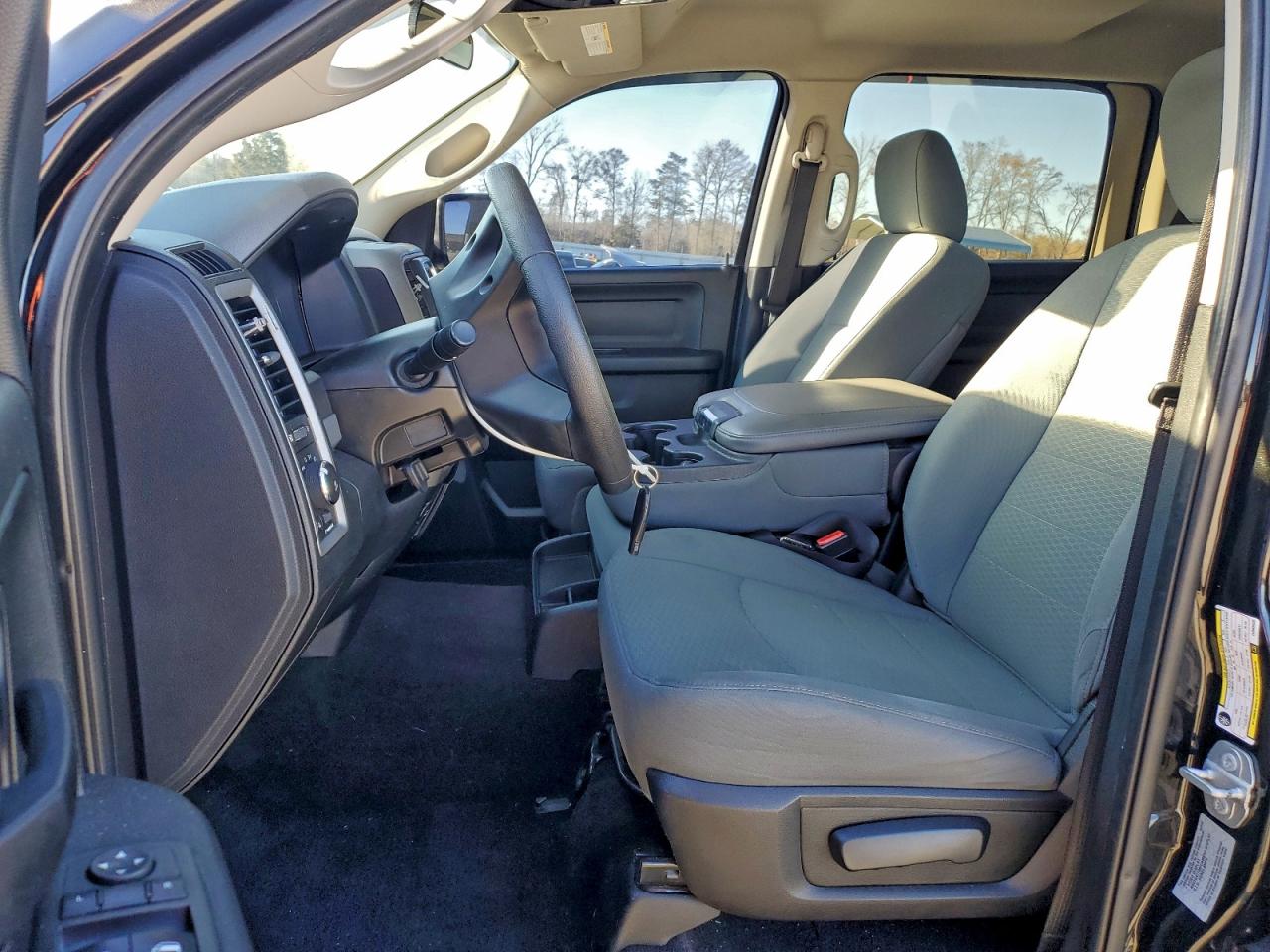 2017 RAM 1500 ST photo 7