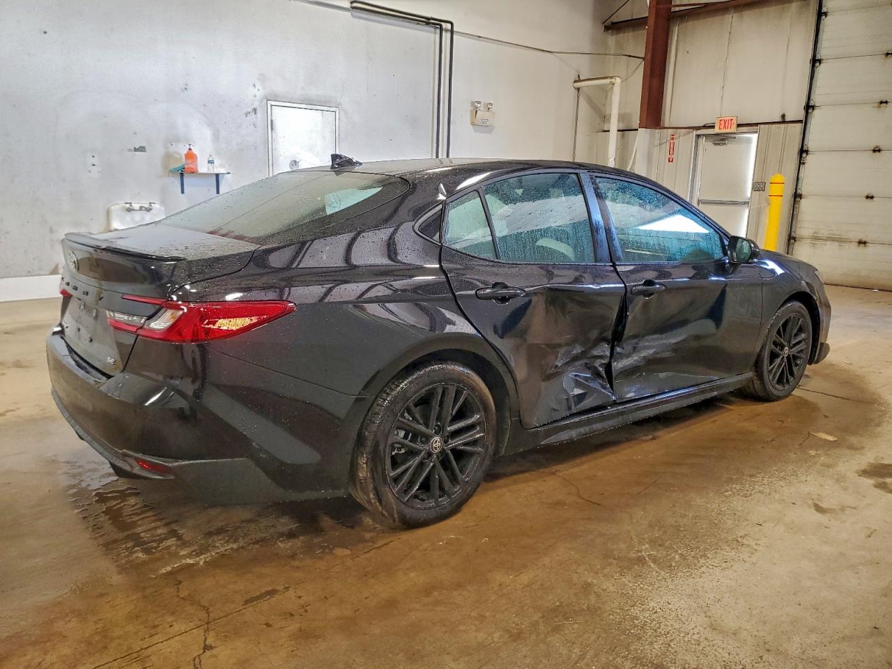 2025 TOYOTA CAMRY SE photo 3