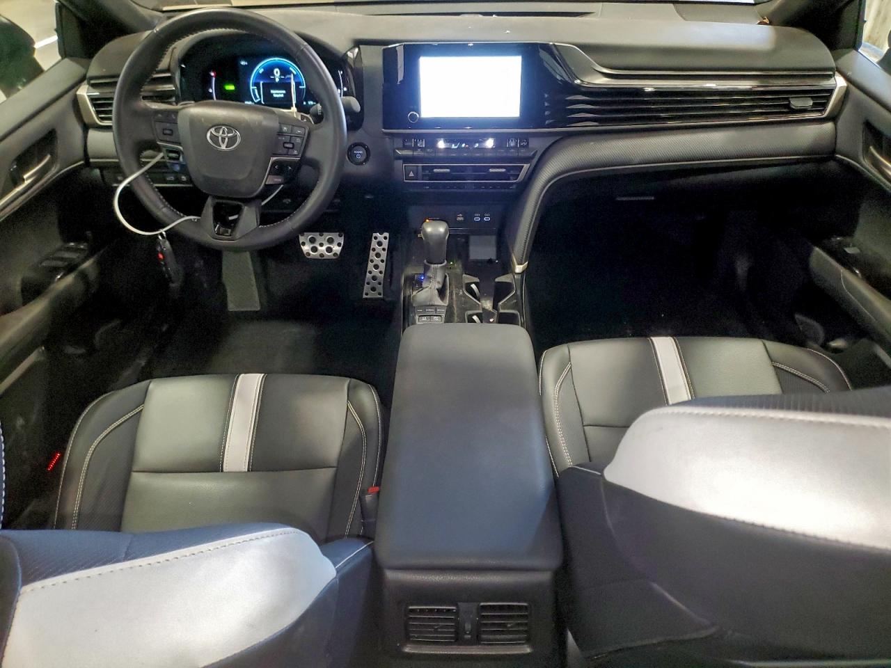 2025 TOYOTA CAMRY SE photo 8