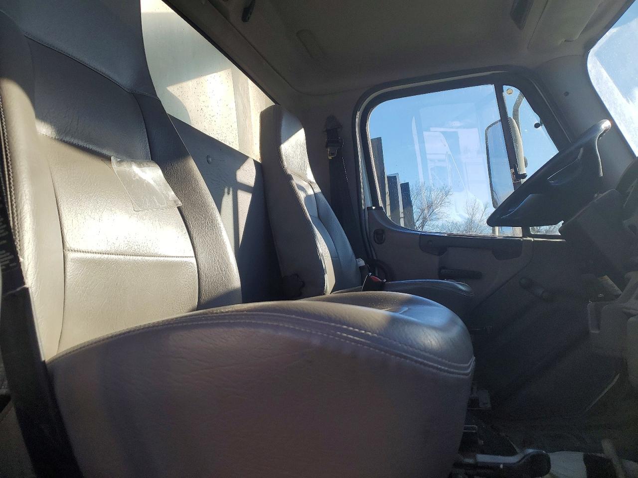 2009 FREIGHTLINER BUISNESS CLASS M2 FEED DELIVERYTRUCK photo 5