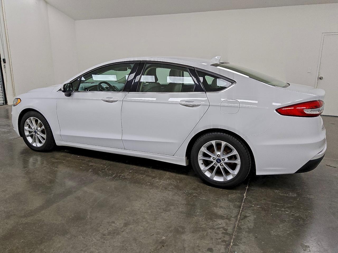 2019 FORD FUSION SE photo 2