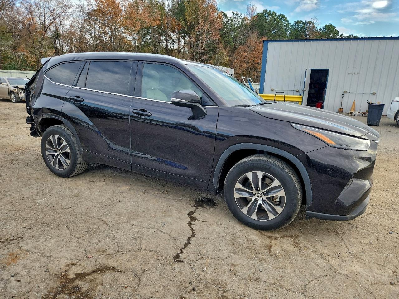 2022 TOYOTA HIGHLANDER XLE photo 4