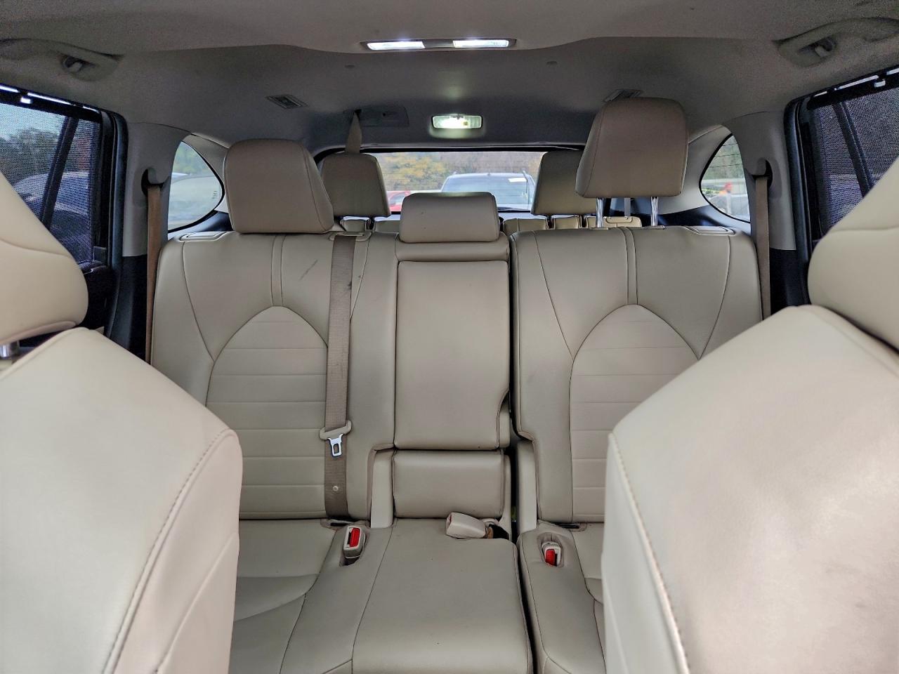 2022 TOYOTA HIGHLANDER XLE photo 10