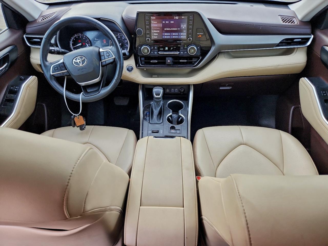2022 TOYOTA HIGHLANDER XLE photo 8