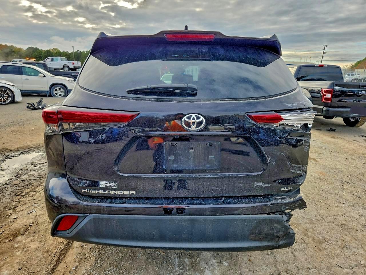 2022 TOYOTA HIGHLANDER XLE photo 6
