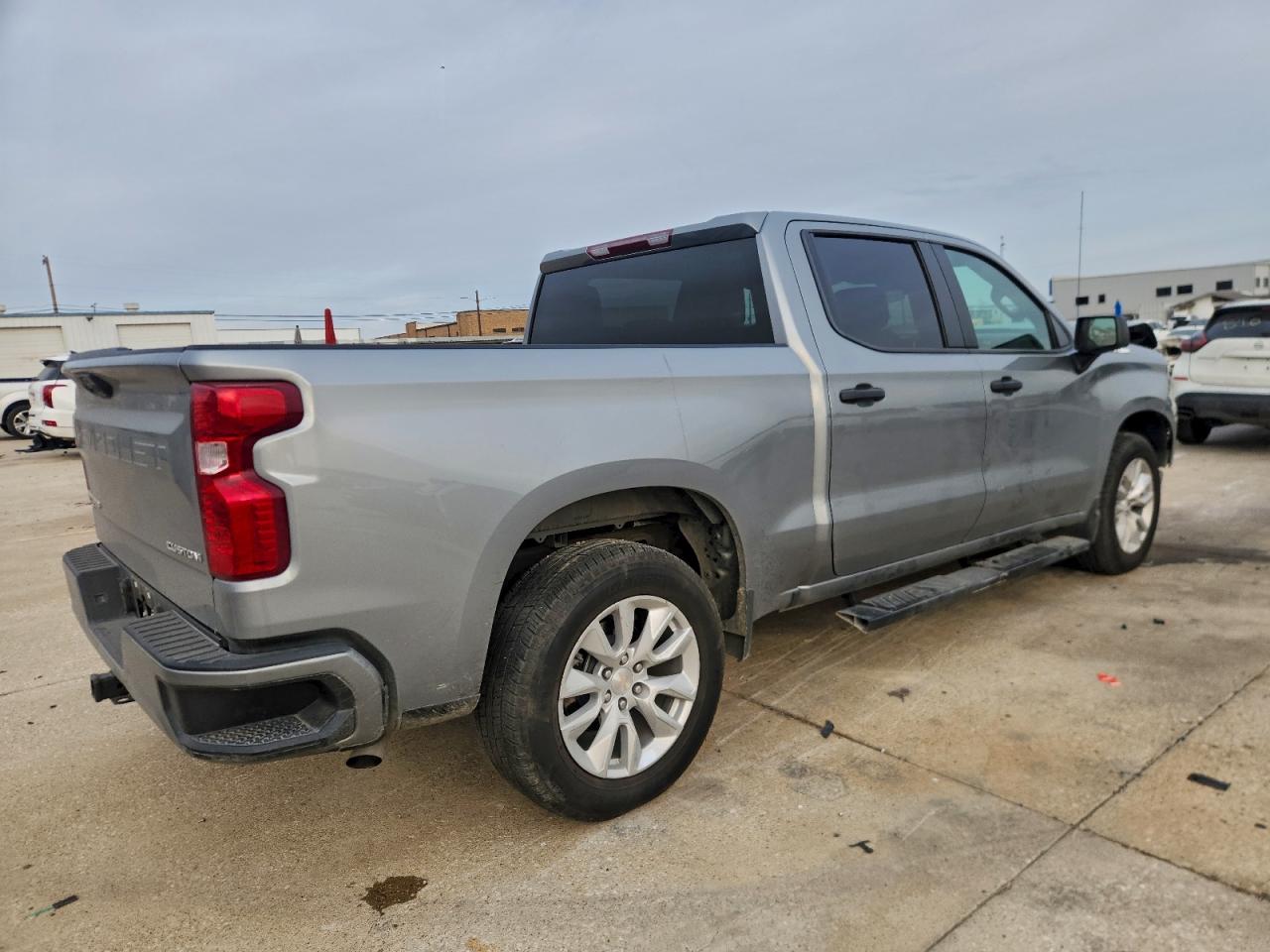 2024 CHEVROLET SILVERADO C1500 CUSTOM photo 3