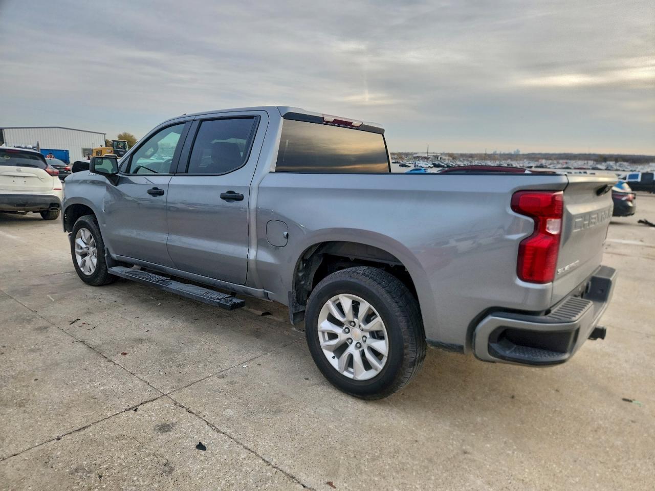 2024 CHEVROLET SILVERADO C1500 CUSTOM photo 2