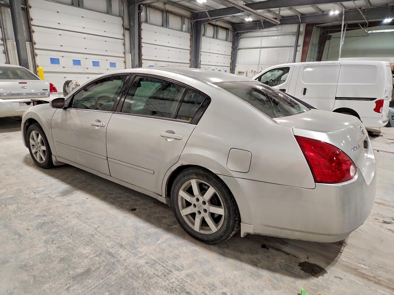 2005 NISSAN MAXIMA SE photo 2