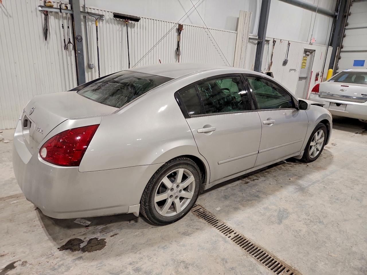 2005 NISSAN MAXIMA SE photo 3