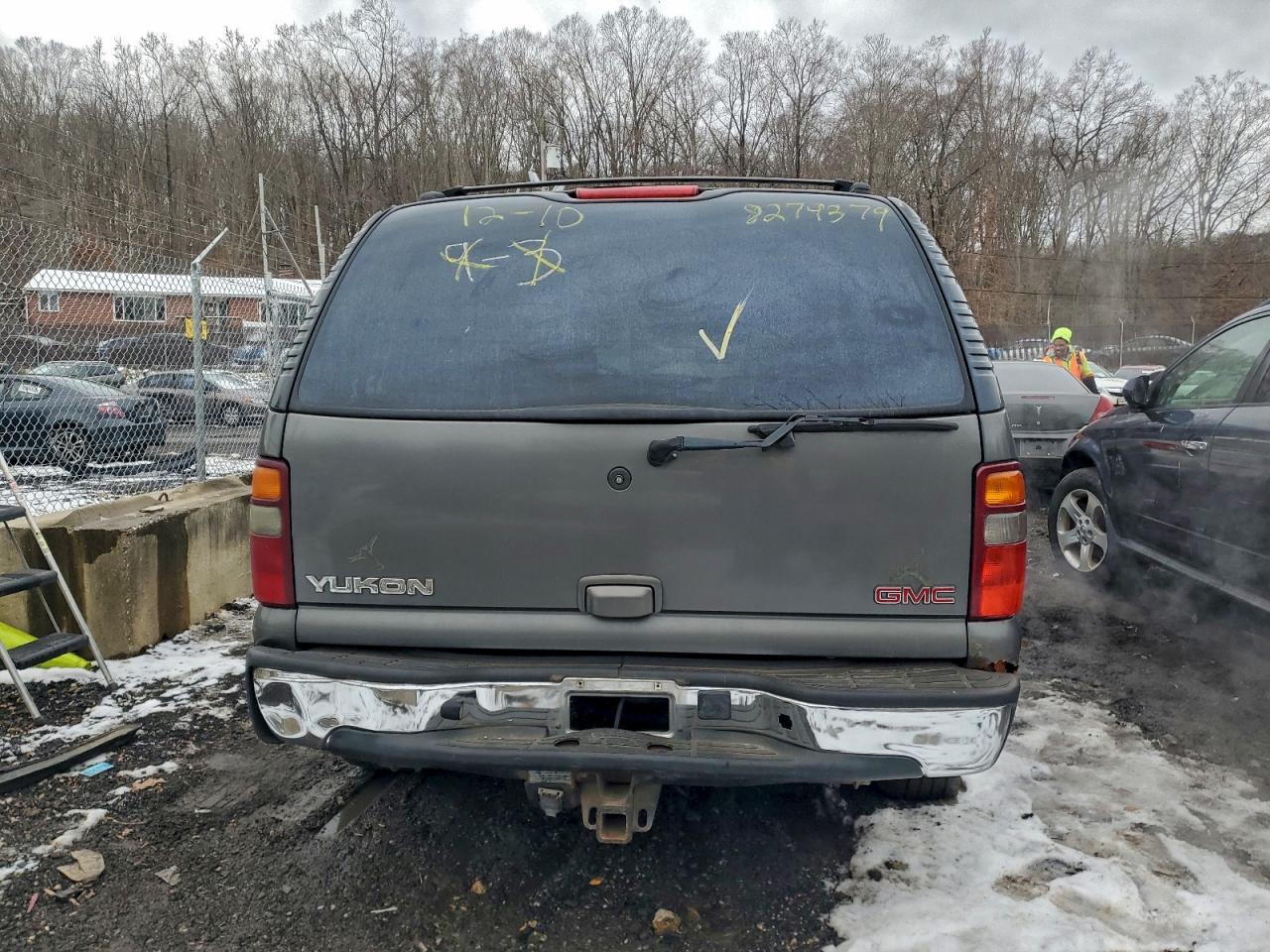 2002 GMC YUKON photo 6