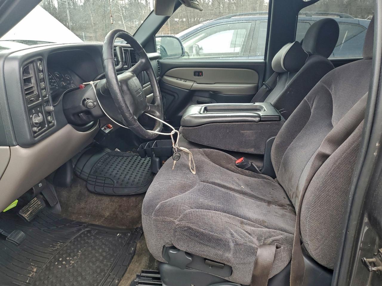 2002 GMC YUKON photo 7