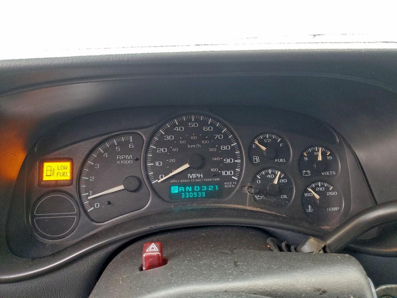 2002 GMC YUKON photo 9
