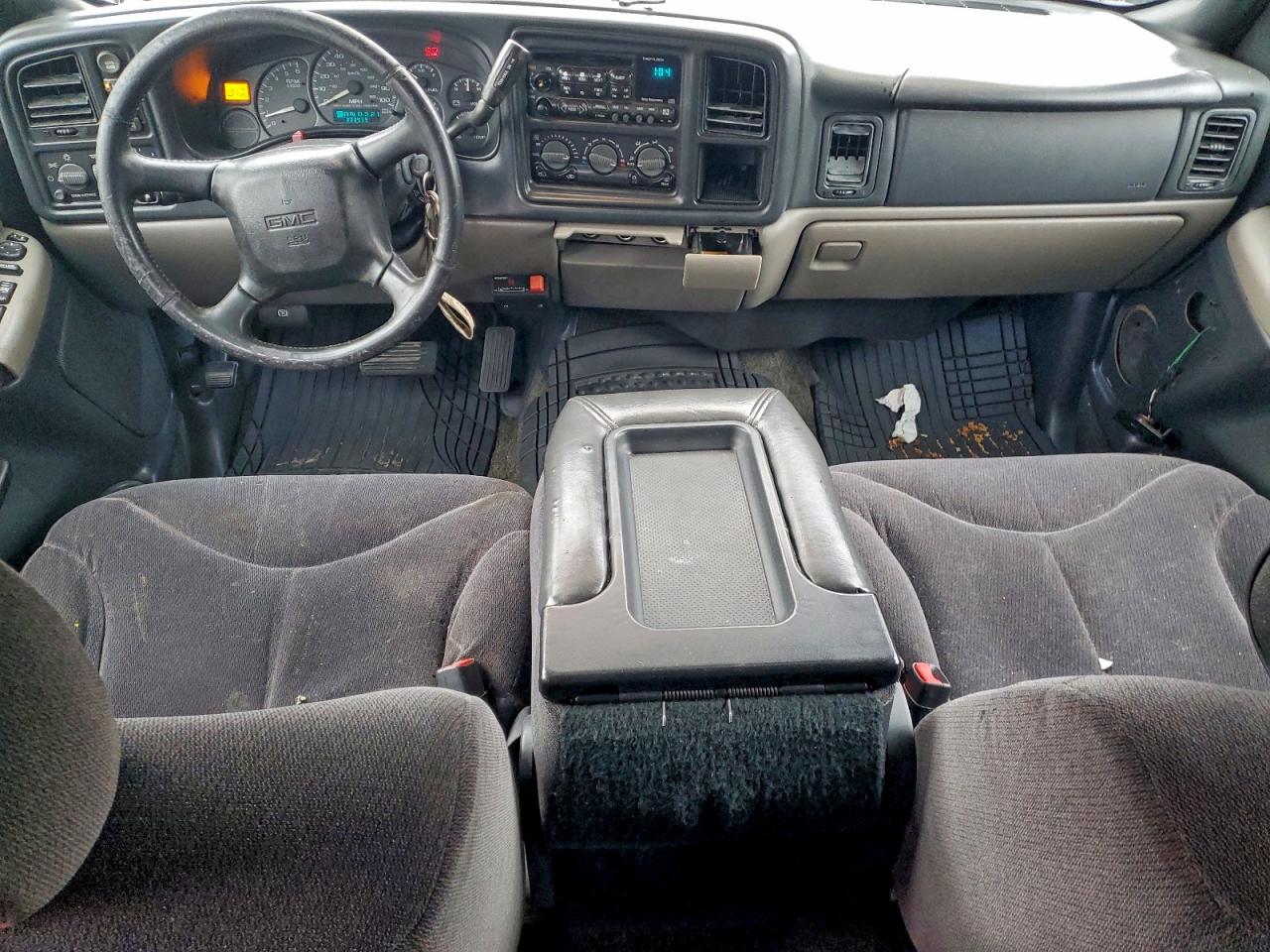 2002 GMC YUKON photo 8
