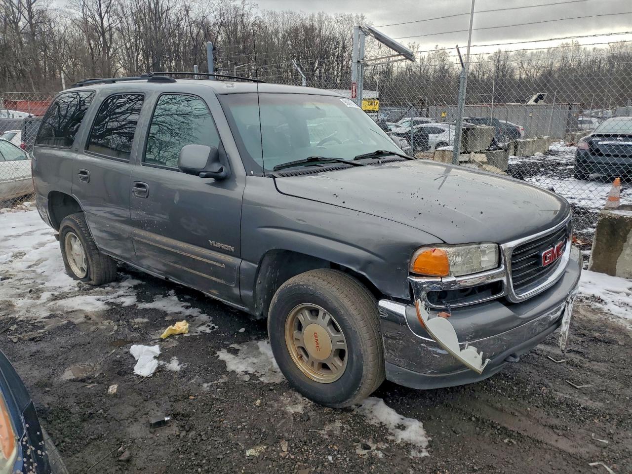 2002 GMC YUKON photo 4