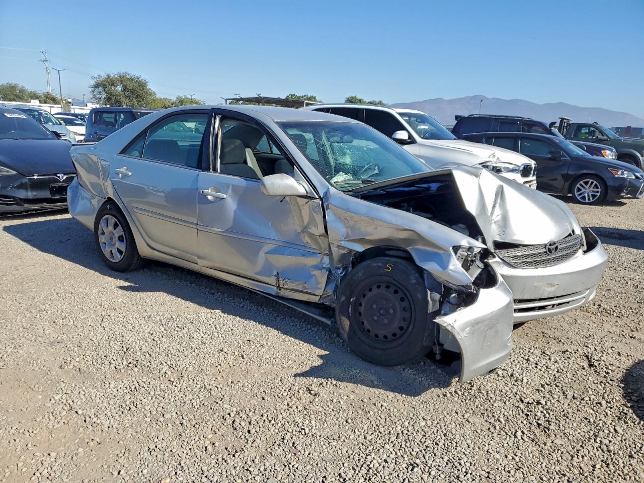 2002 TOYOTA CAMRY LE photo 4