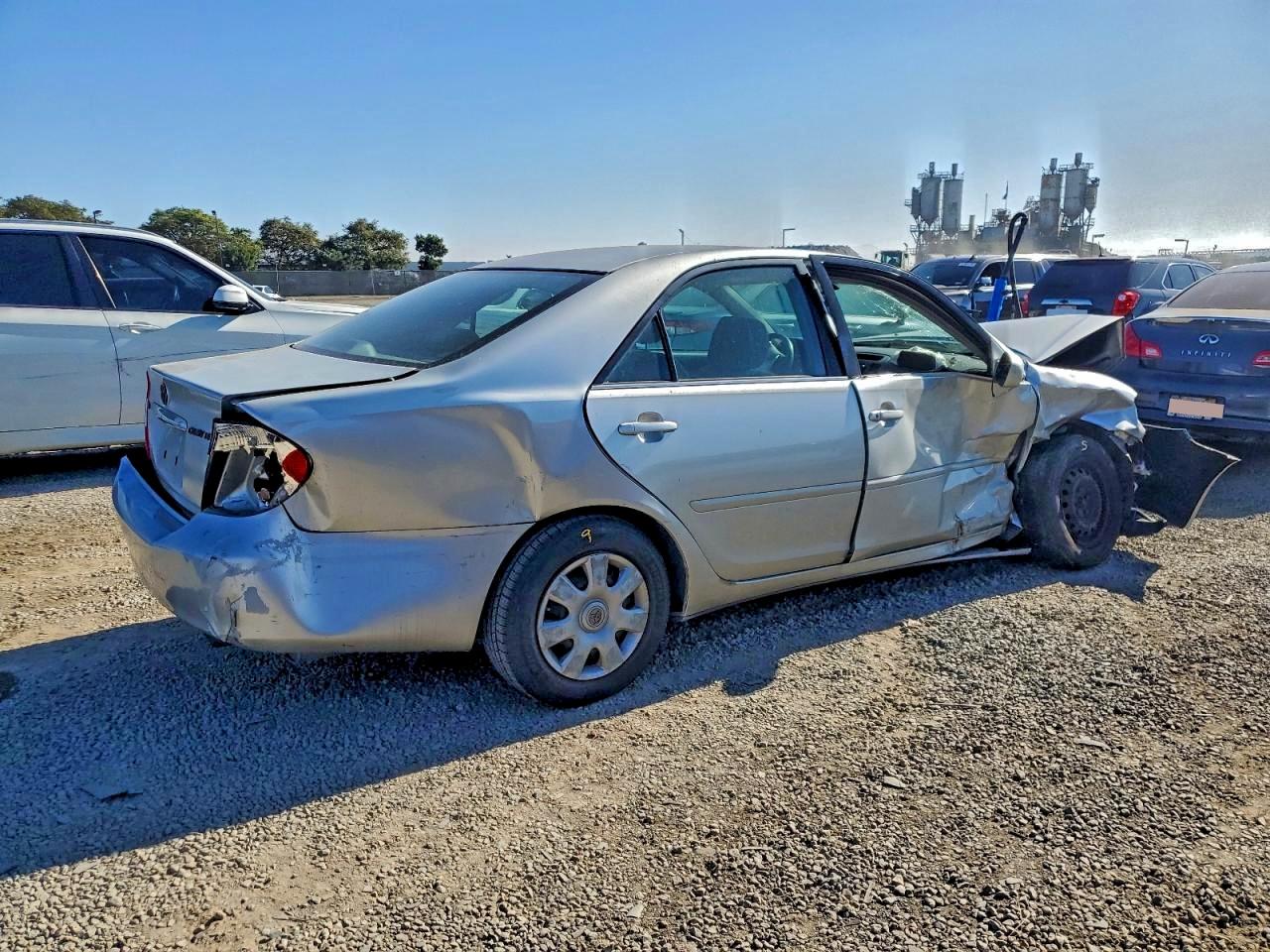 2002 TOYOTA CAMRY LE photo 3