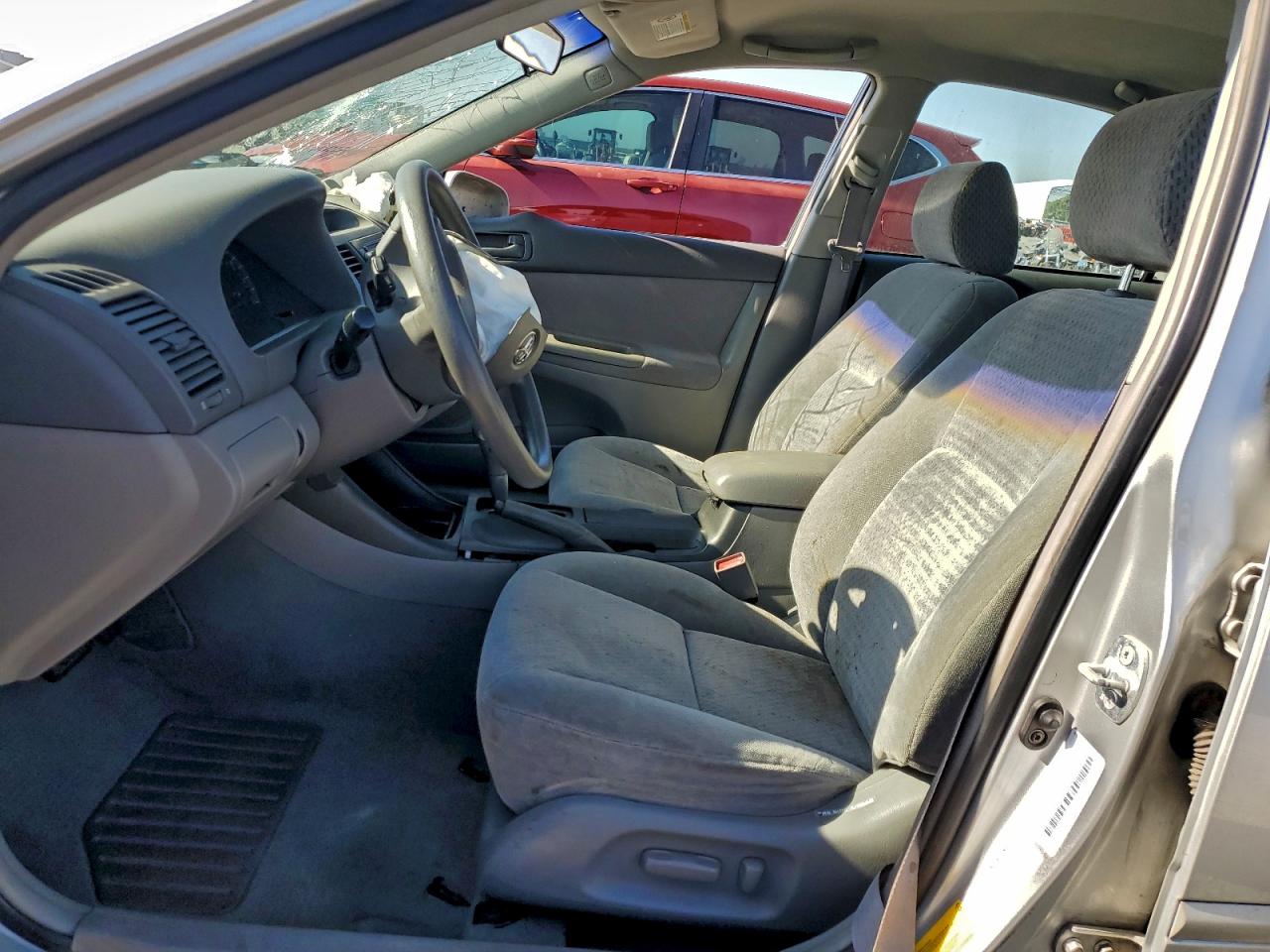 2002 TOYOTA CAMRY LE photo 7