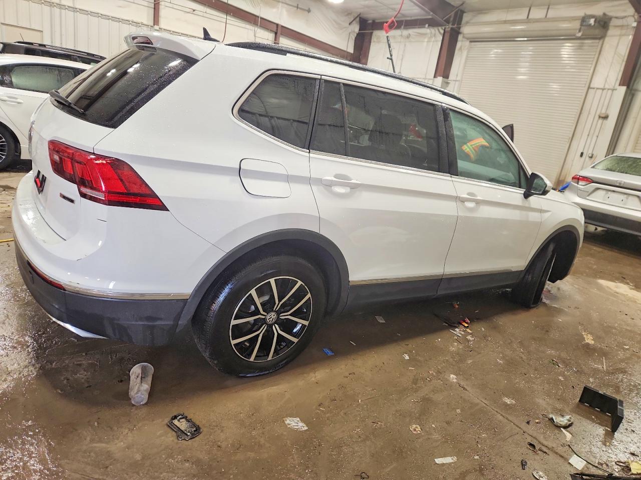 2021 VOLKSWAGEN TIGUAN SE photo 3