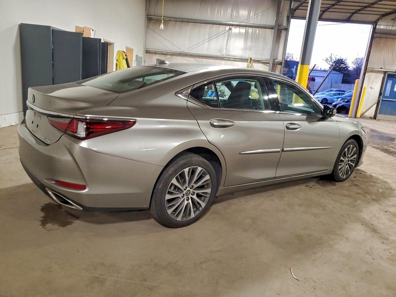 2019 LEXUS ES 350 photo 3