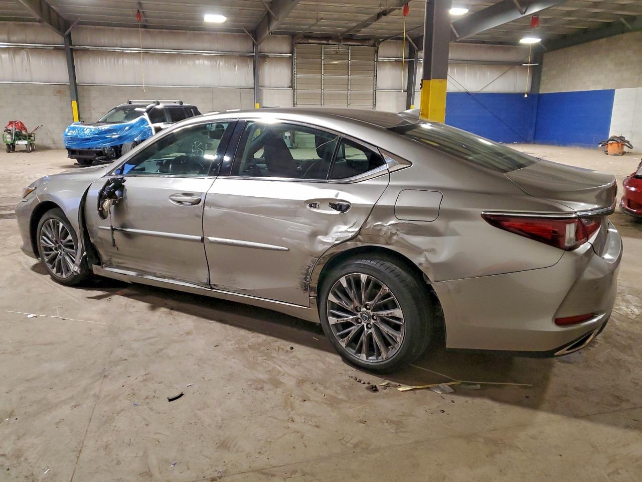 2019 LEXUS ES 350 photo 2