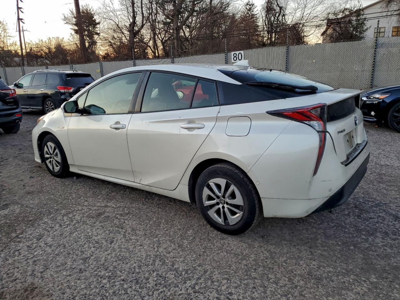 2017 TOYOTA PRIUS photo 2