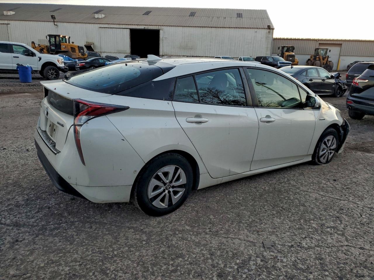 2017 TOYOTA PRIUS photo 3