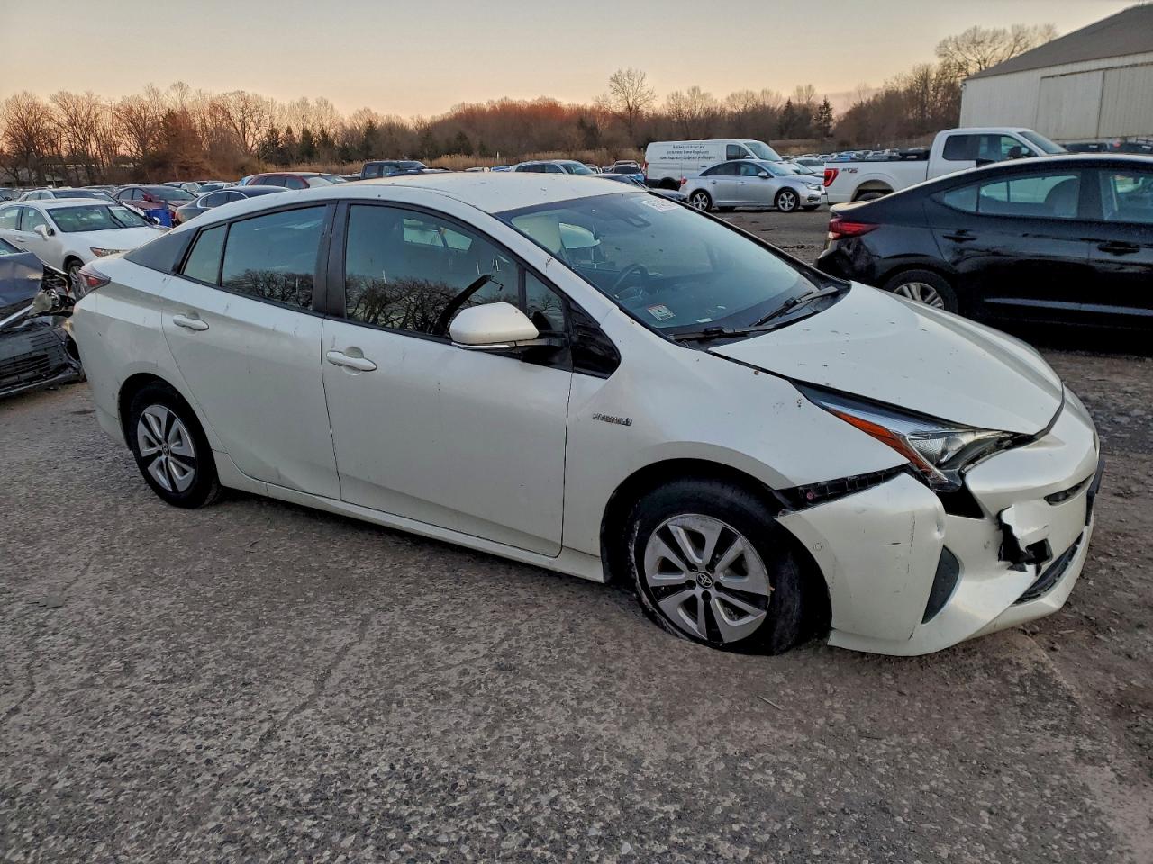 2017 TOYOTA PRIUS photo 4