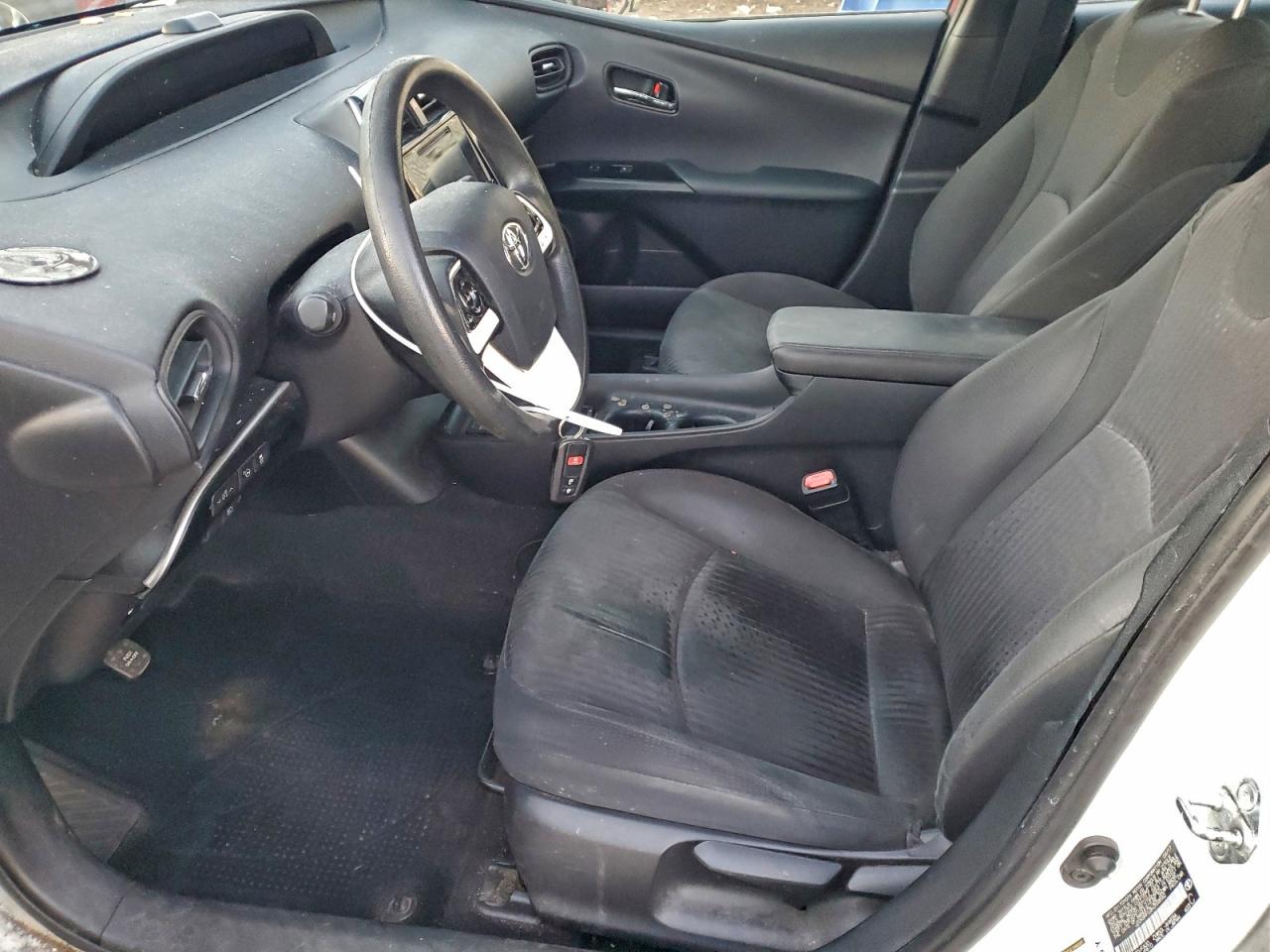 2017 TOYOTA PRIUS photo 7