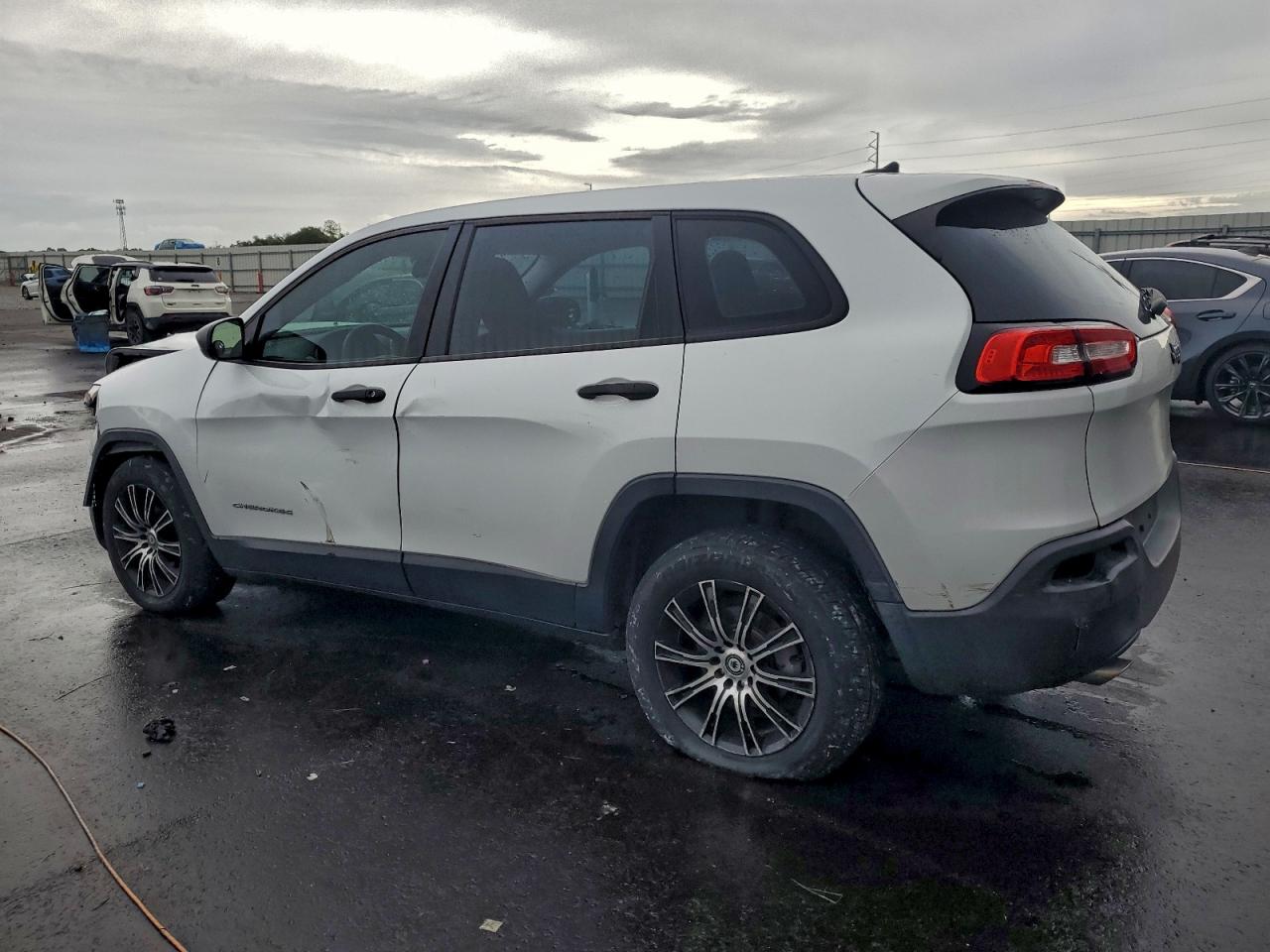 2014 JEEP CHEROKEE SPORT photo 2