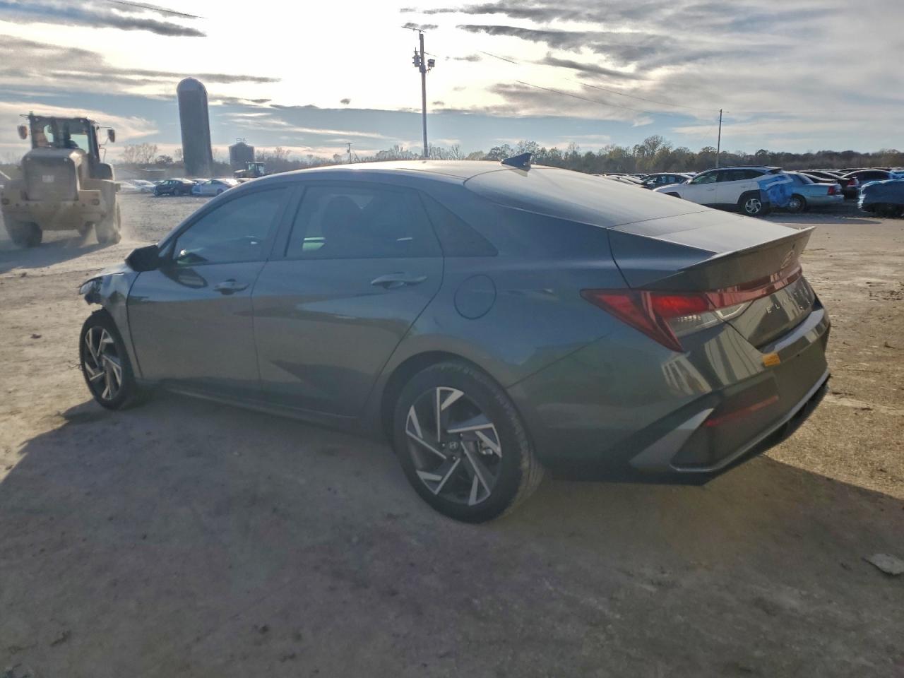 2025 HYUNDAI ELANTRA SEL SPORT photo 2