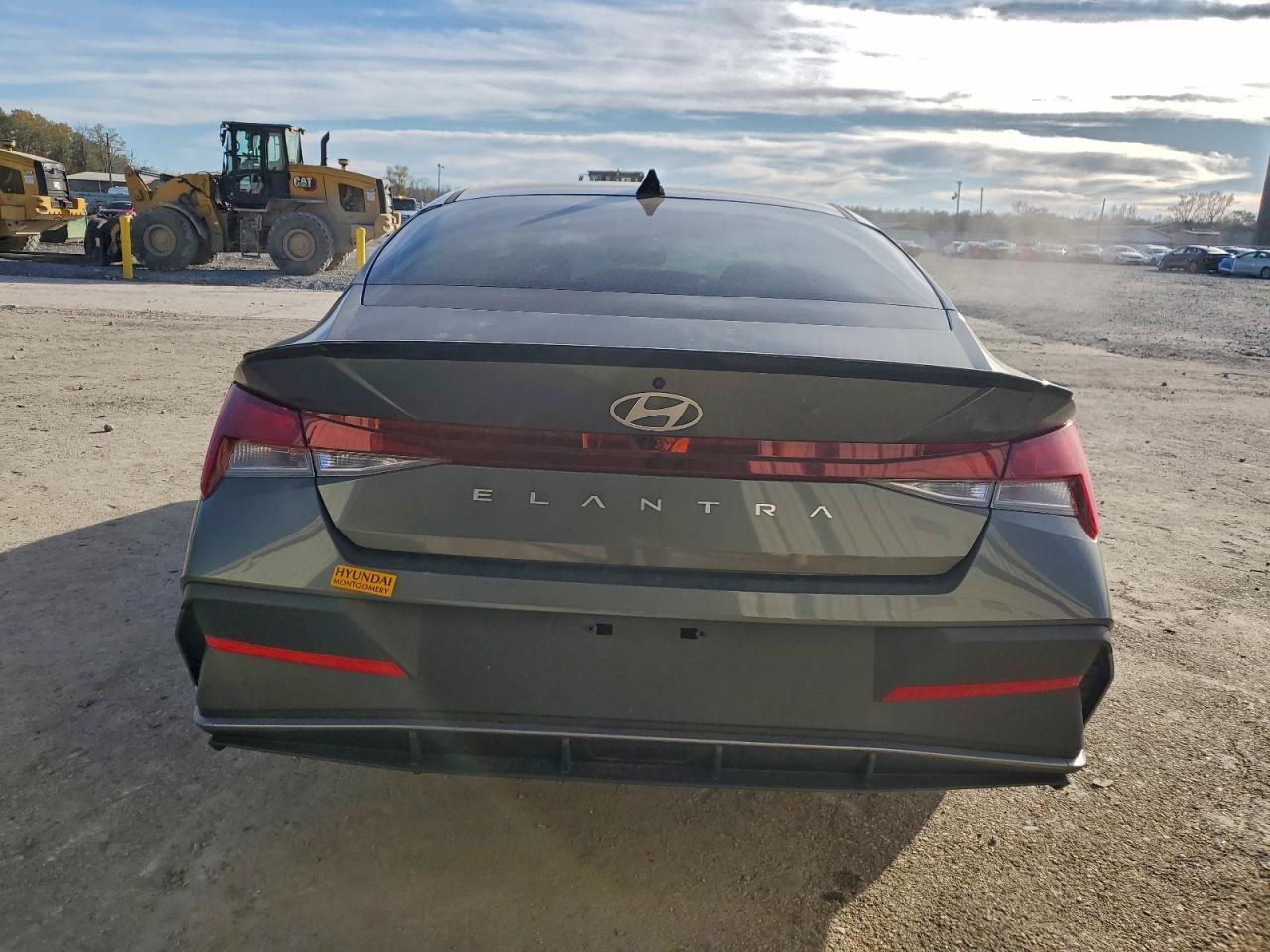 2025 HYUNDAI ELANTRA SEL SPORT photo 6