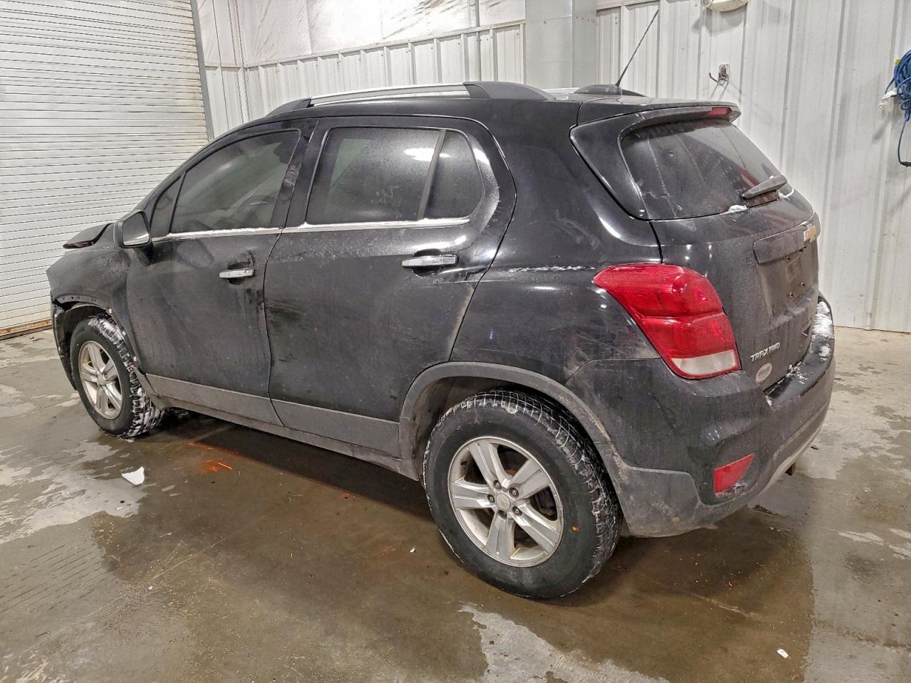 2017 CHEVROLET TRAX 1LT photo 2