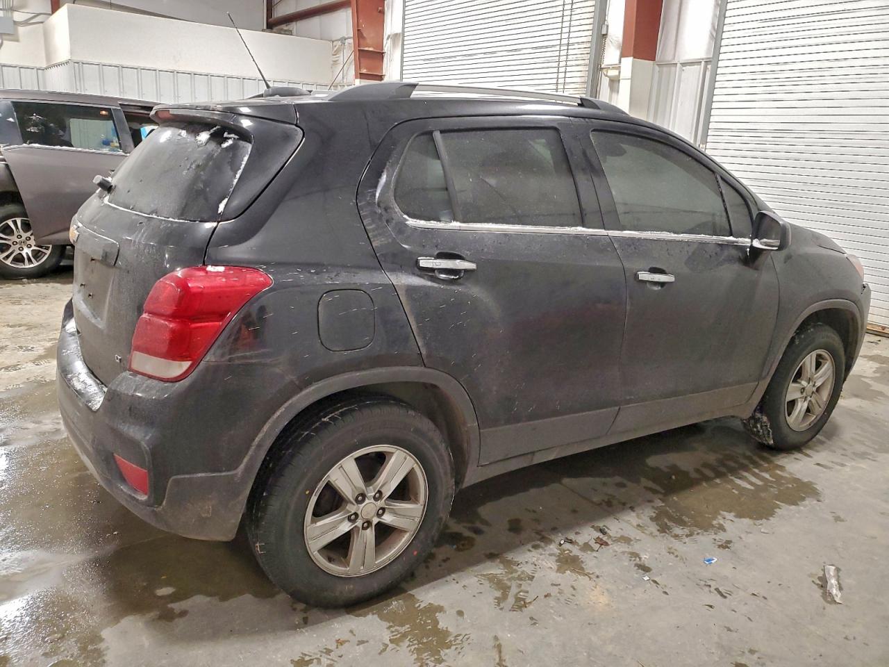 2017 CHEVROLET TRAX 1LT photo 3