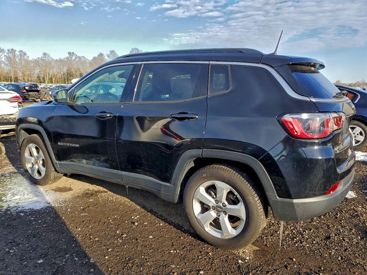 2017 JEEP COMPASS LATITUDE photo 2