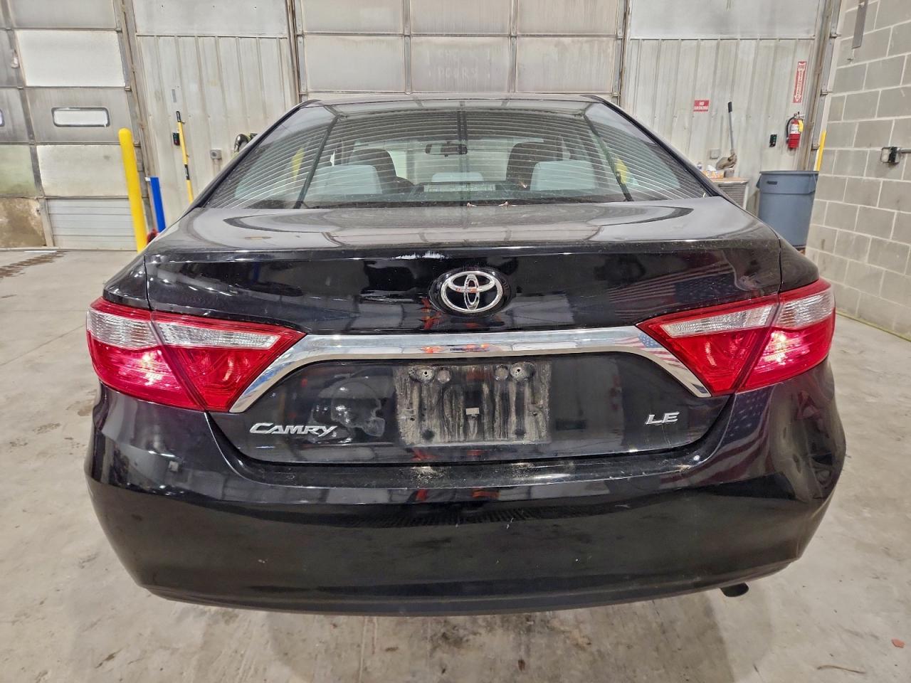 2015 TOYOTA CAMRY LE photo 6
