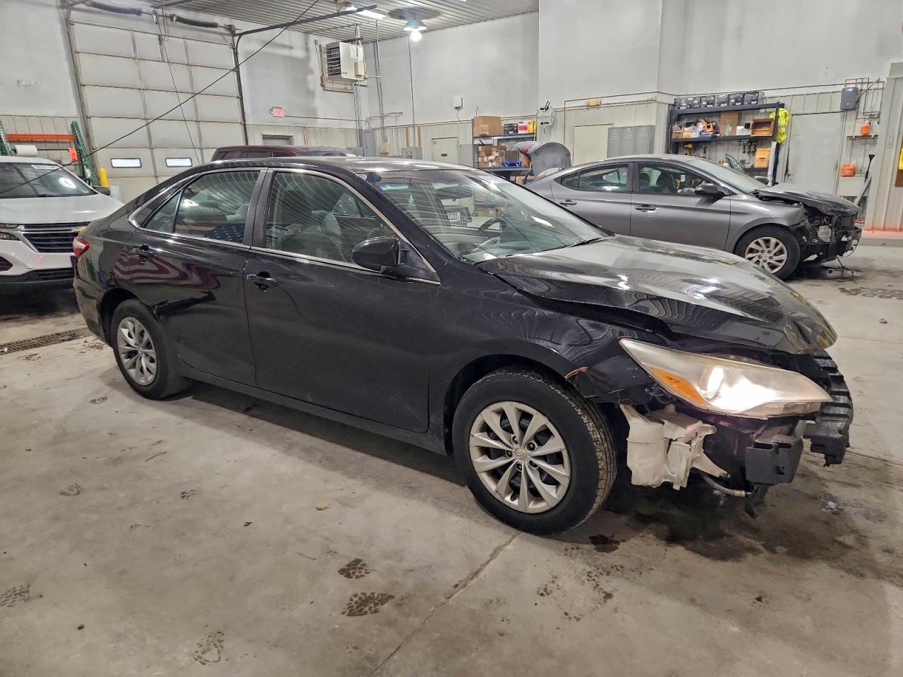 2015 TOYOTA CAMRY LE photo 4