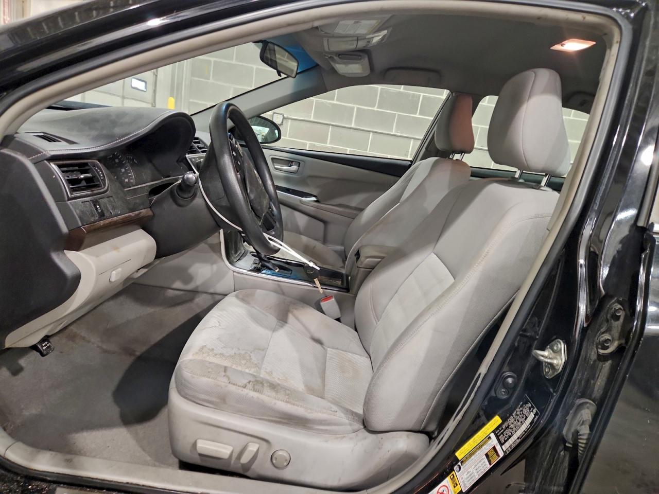 2015 TOYOTA CAMRY LE photo 7