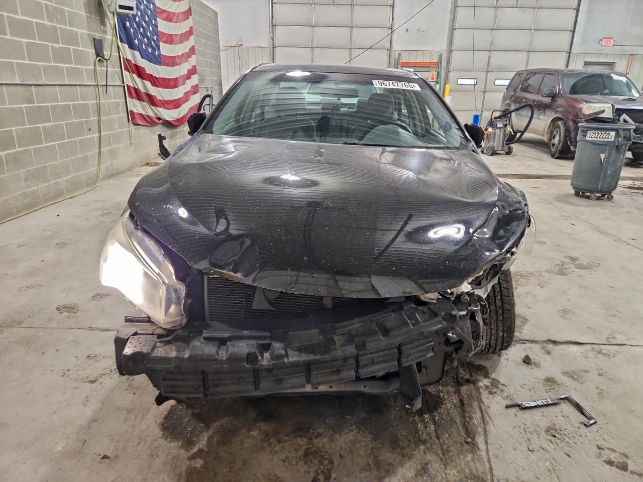 2015 TOYOTA CAMRY LE photo 5