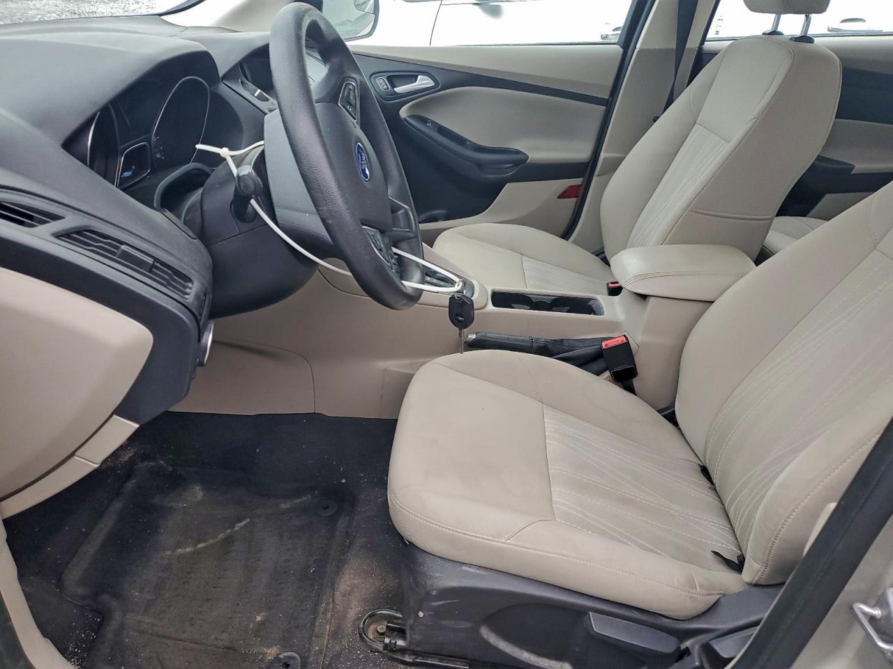 2015 FORD FOCUS SE photo 7