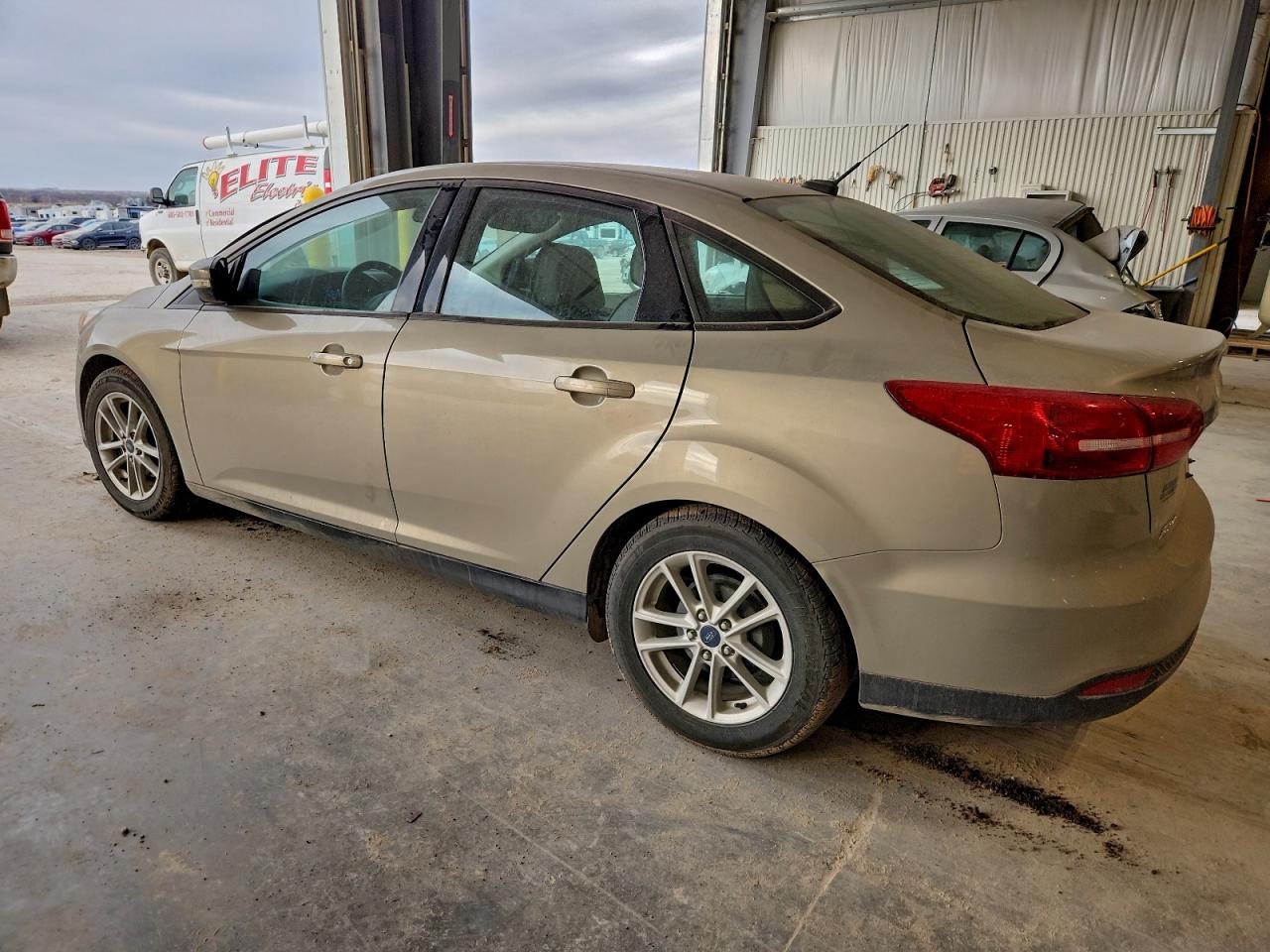 2015 FORD FOCUS SE photo 2