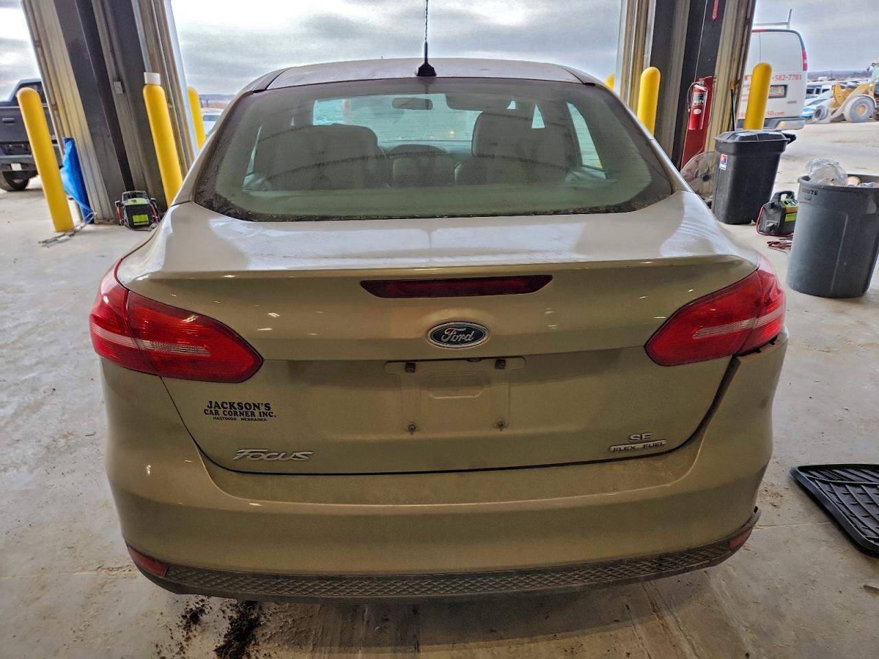 2015 FORD FOCUS SE photo 6