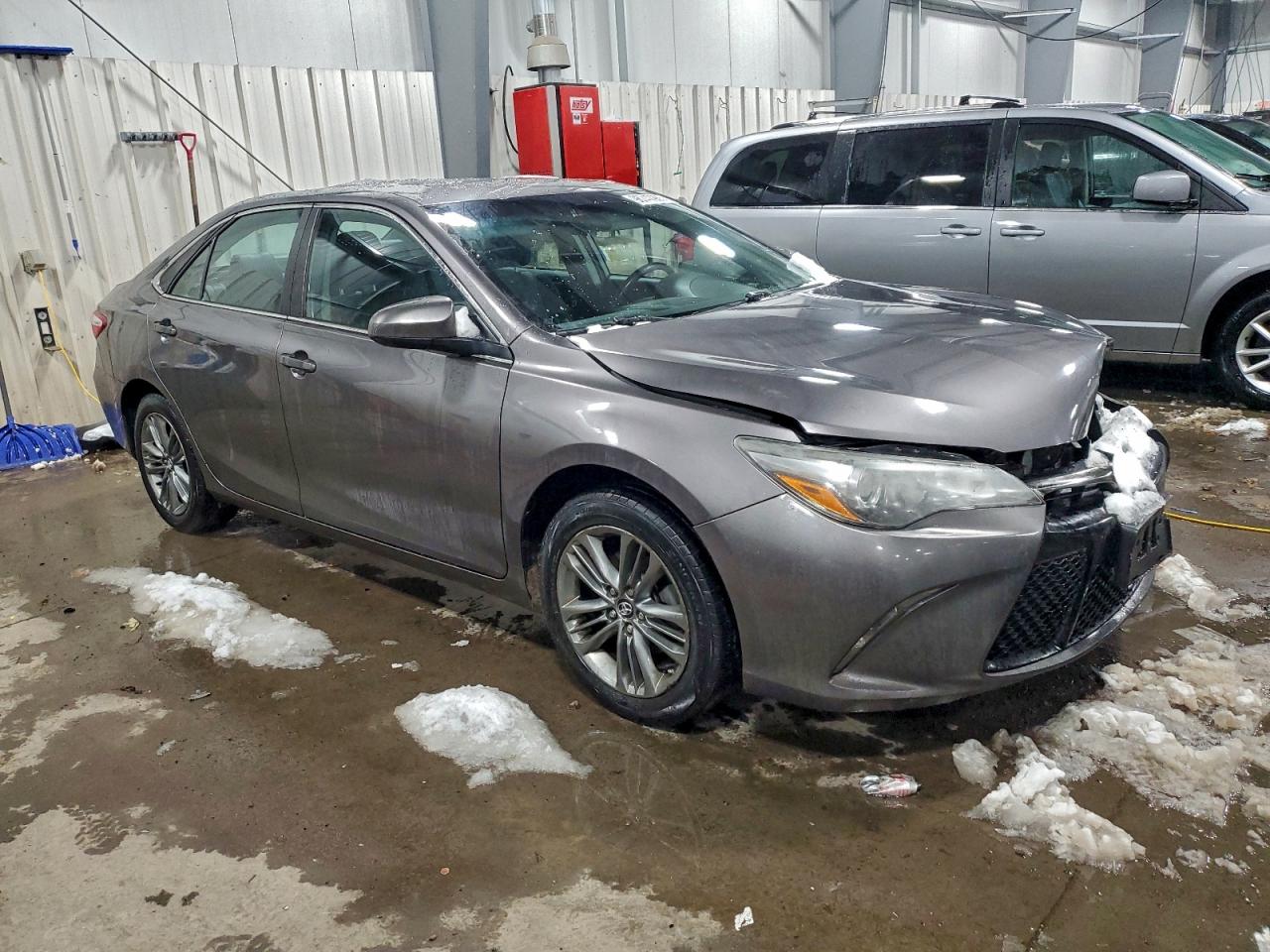 2017 TOYOTA CAMRY LE photo 4