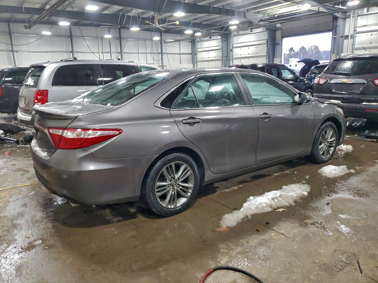 2017 TOYOTA CAMRY LE photo 3