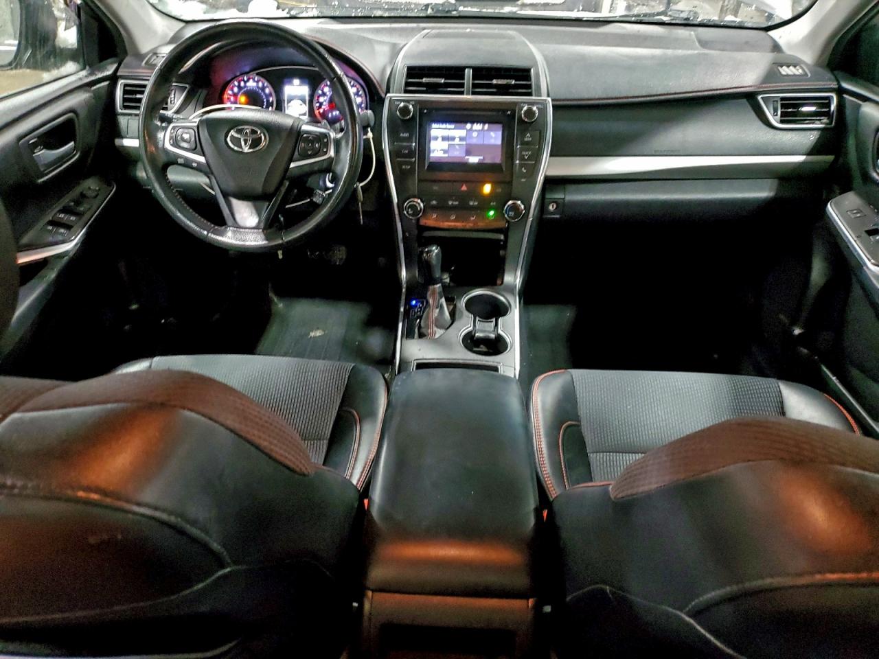 2017 TOYOTA CAMRY LE photo 8
