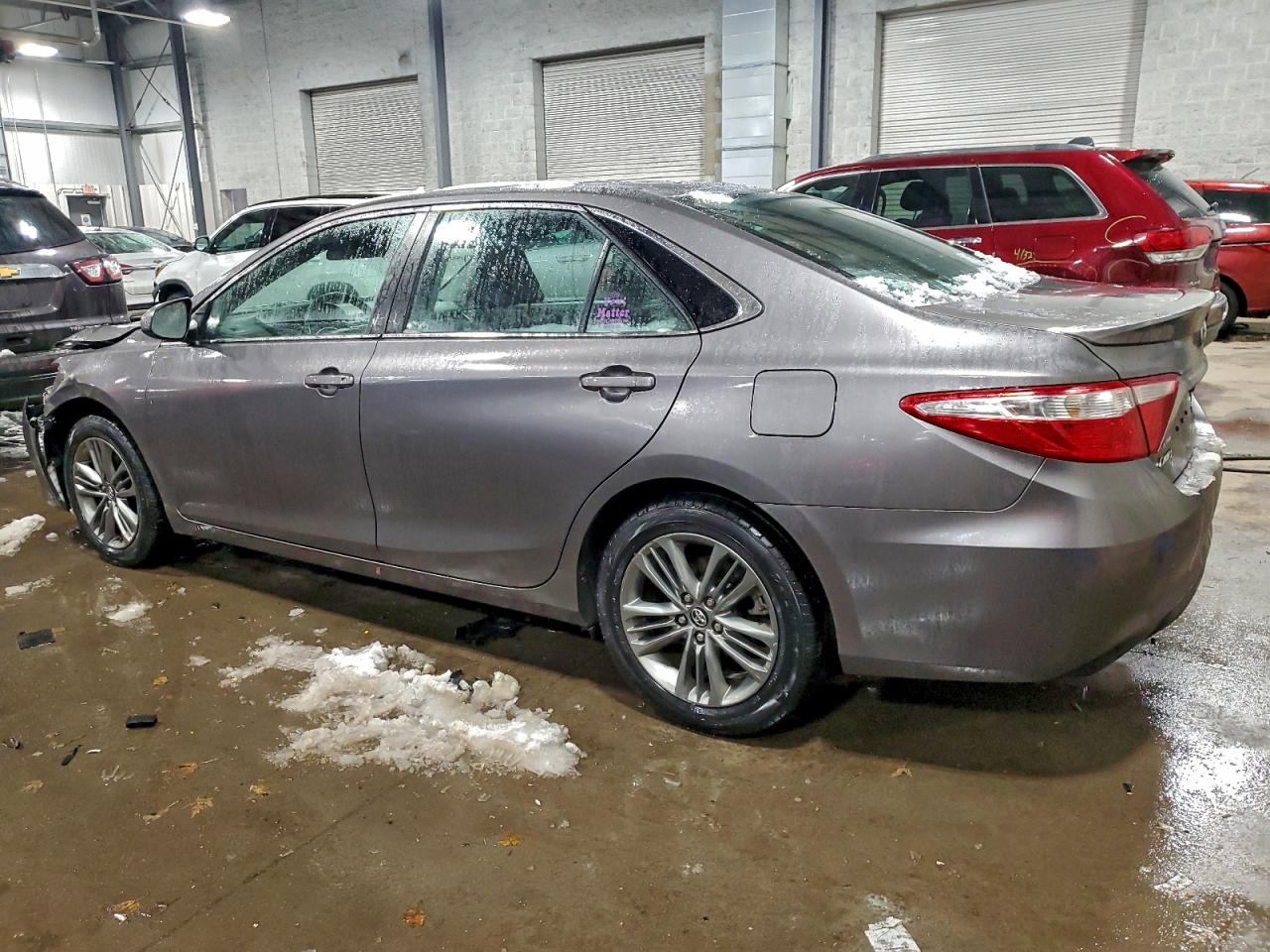 2017 TOYOTA CAMRY LE photo 2