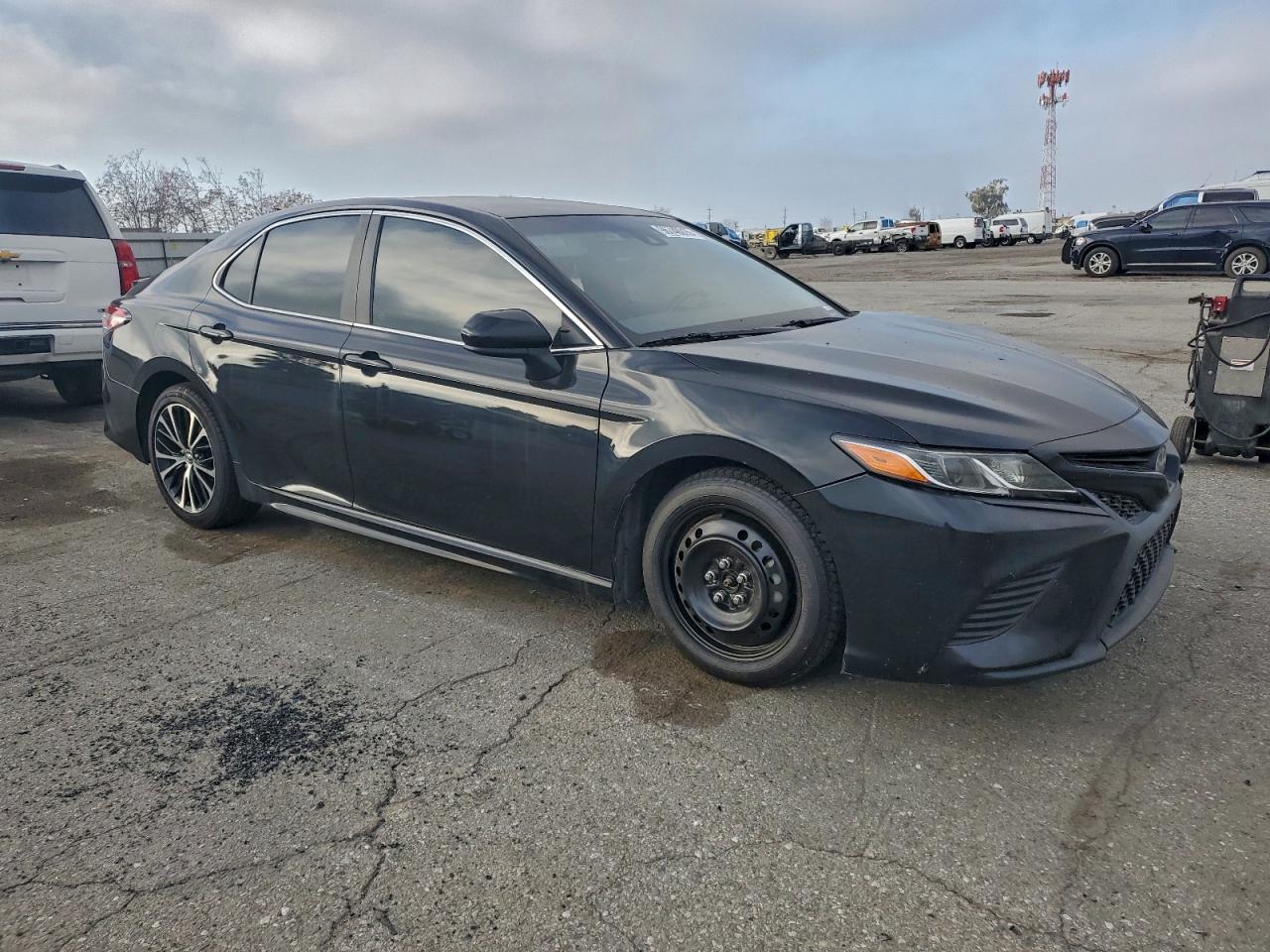 2019 TOYOTA CAMRY L photo 4