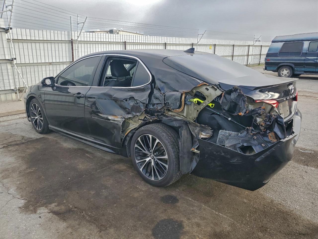2019 TOYOTA CAMRY L photo 2
