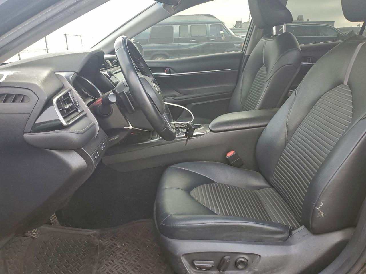 2019 TOYOTA CAMRY L photo 7