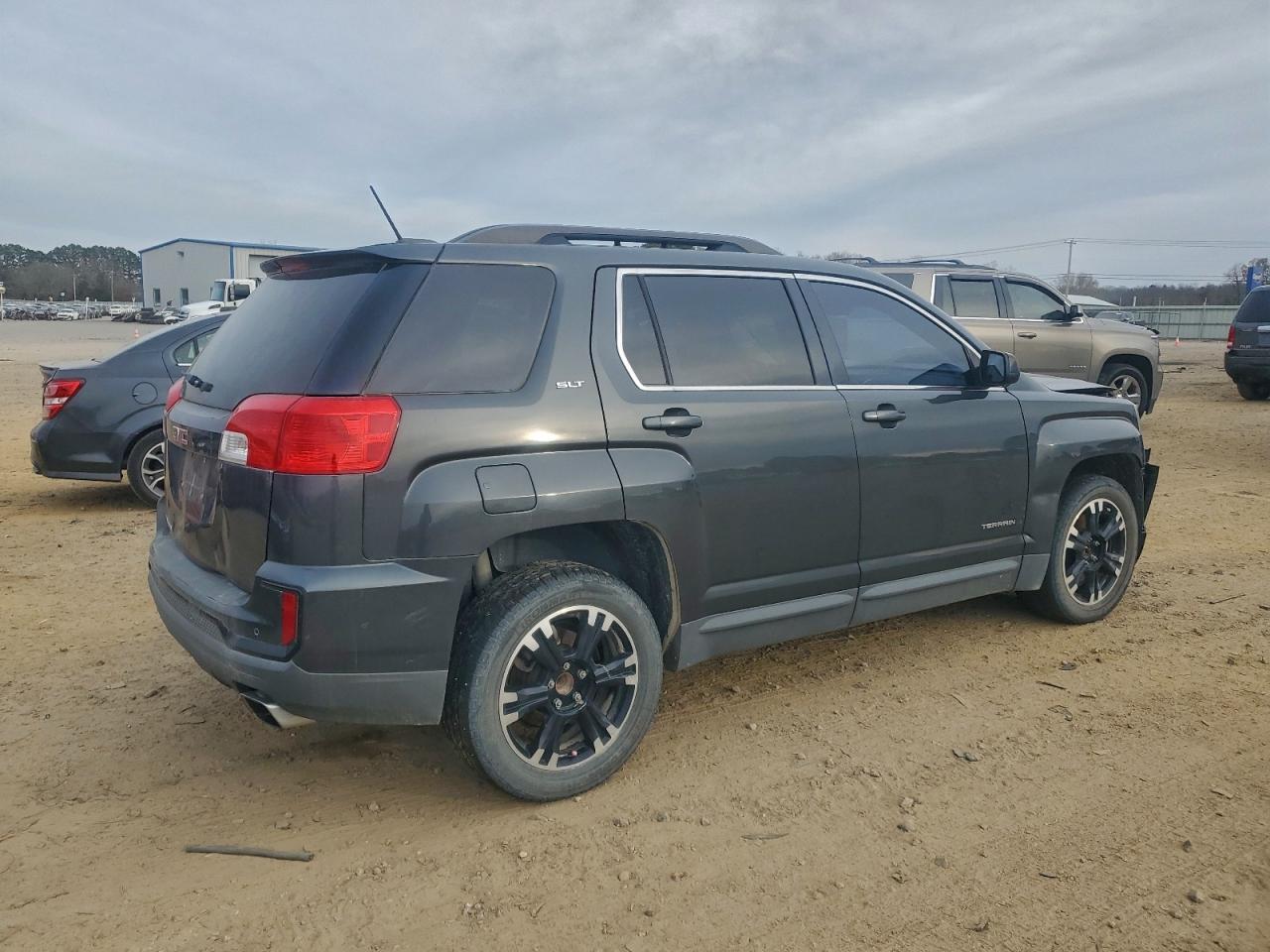 2017 GMC TERRAIN SLT photo 3